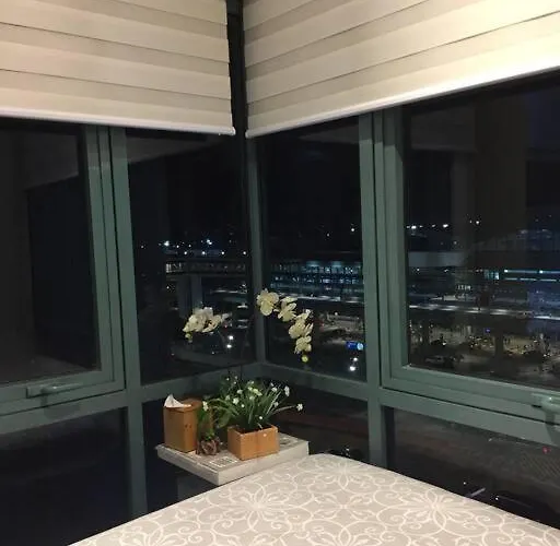 Modern Minimalist Unit Across Naia3 * Manilla