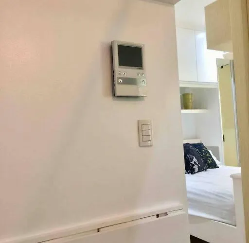 Appartement Modern Minimalist Unit Across Naia3