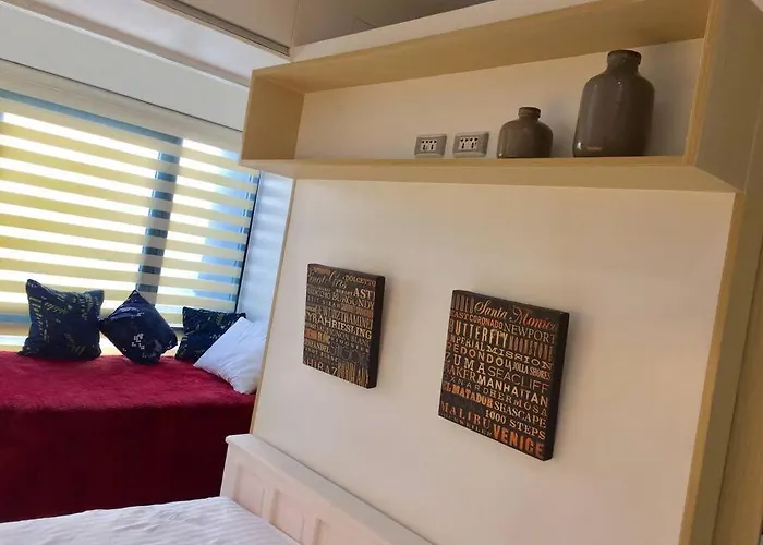 Modern Minimalist Unit Across Naia3 Appartement *